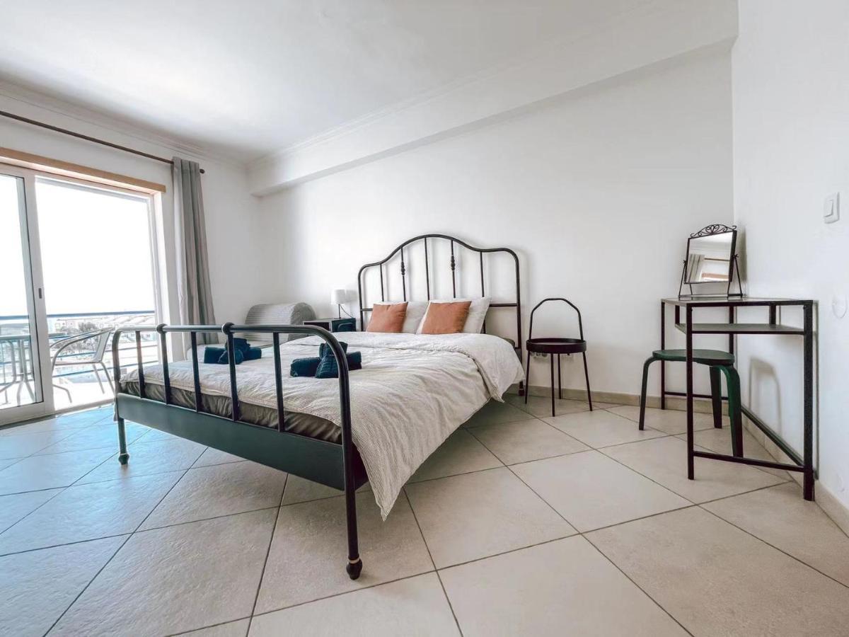 Peniche Master Bedroom With Sea View Balcony, Private Bathroom, Shared Kitchen, Swimming Pool, Surfing Resort Atouguia Da Baleia Exterior foto